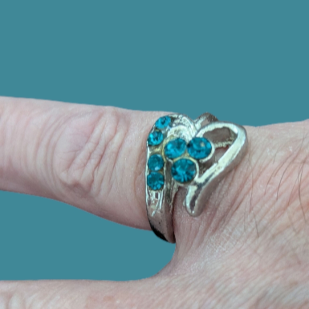 New Chuns Silver Tone Ring Teal Blue Stones Jewels Artistic Design 7 3/4 Elegant